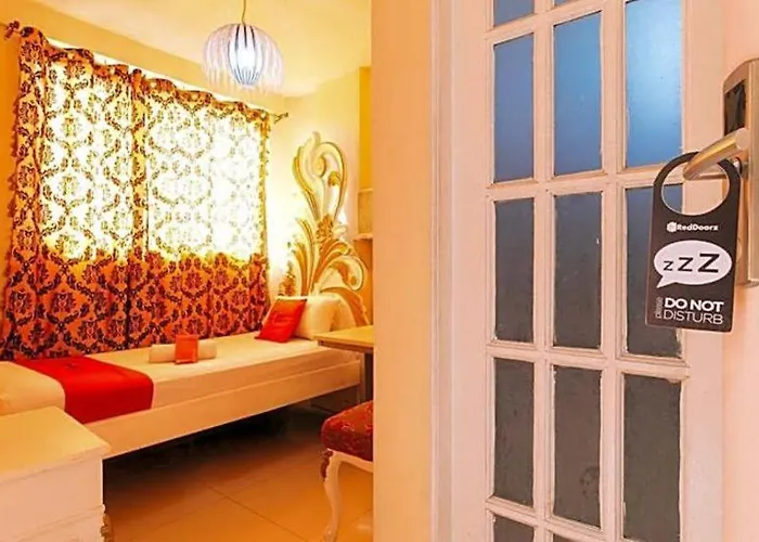 Reddoorz @ Venetian Hotel Manila